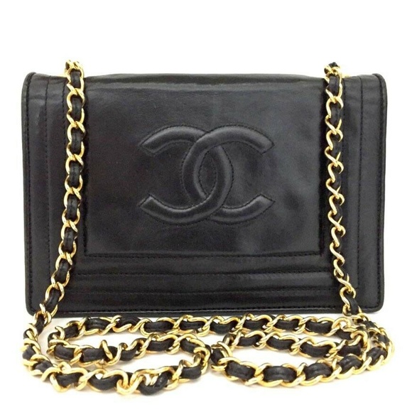 CHANEL Handbags - 💯 Auth CHANEL CC Logo Lambskin Chain Shoulder Bag
